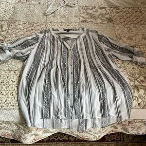 Cute, casual blouse!  Geometric design in vertical stripes.